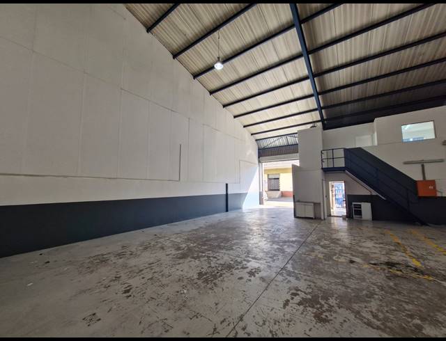 233M² FACTORY TO LET IN JET PARK